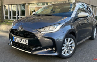 Loan from Toyota: Mazda 2 Hybrid - quite small, but...