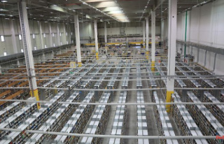 Building too old: Amazon closes logistics center in...
