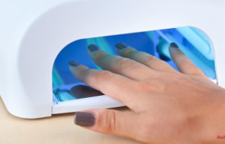 Dangerous procedure?: UV lamps in nail salons increase...