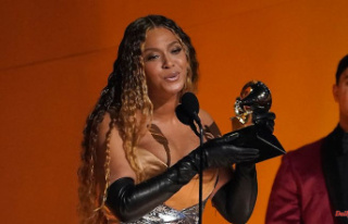 Superstar visibly touched: Beyoncé breaks all Grammy...
