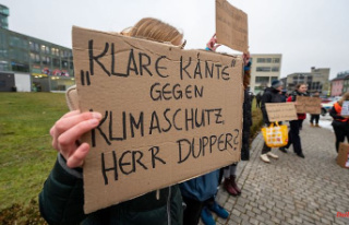 Bavaria: Police prevent adhesive action by climate...