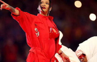 Rihanna's Mysterious Super Bowl Watch