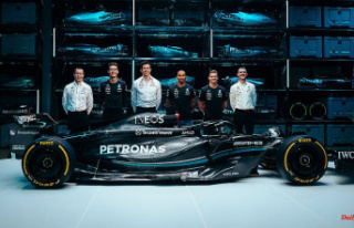 Successful like 89 years ago ?: Mercedes changes color...