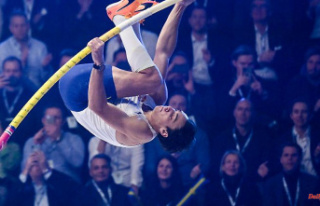 Dizzying World Record: Incredible Duplantis Delivers...