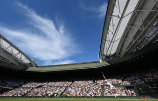 Tennis: Wimbledon reinstates Russian and Belarus players...
