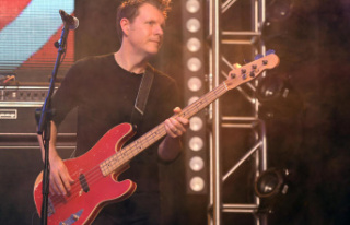 Pulp bassist Steve Mackey dies at 56