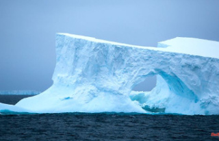 Record minimum reached: Sea ice in Antarctica is melting...
