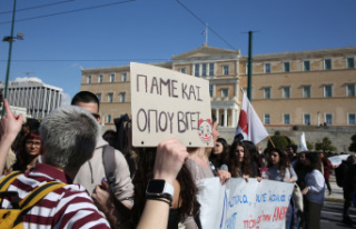 Greece Greek Prime Minister apologizes to the families...