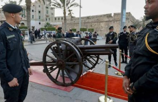Cannon shots and decorations, Libya revives the traditions...