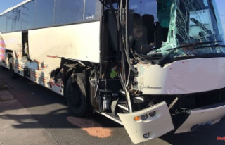 North Rhine-Westphalia: bus accident on a school trip:...