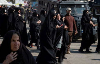 Iran: women allowed in a football stadium to follow...