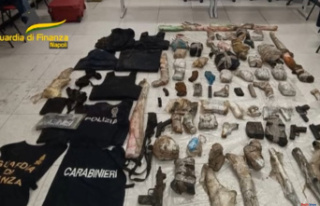 Italy Large arsenal of weapons found in a Naples apartment