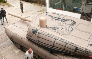 Mock tanks for the front: Czech company supplies inflatable...
