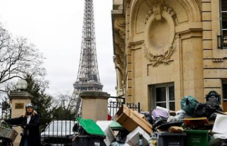 In Paris, the "hybrid" waste collection...