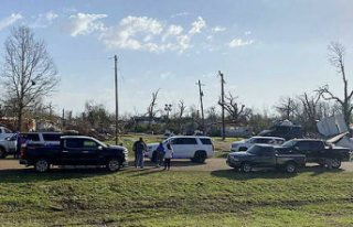 Mississippi: at least 25 people killed by tornado...