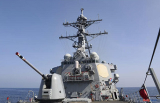 Taiwan: US warship sailed through island strait, claimed...