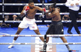 Boxing: Anthony Joshua delays retirement with victory...