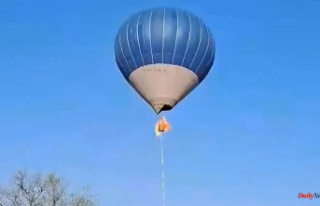 Mexico Two people die after jumping from a hot air...