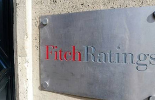 France pledges to continue reforms after Fitch downgrades