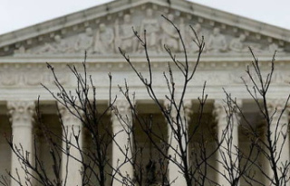 US: Supreme Court Temporarily Upholds Abortion Pill...