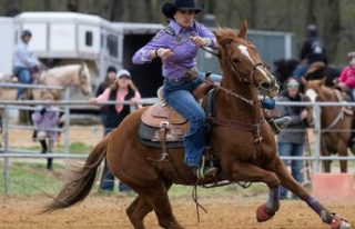 African-American cowgirls take on rodeo clichés