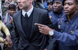 South Africa: Oscar Pistorius remains in prison, parole...