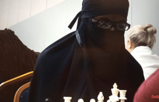 Sports A man sneaks into a women's chess tournament...