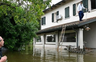 Floods in Italy: the disarray of the victims in search...