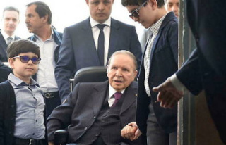 Tierno Monénembo – Presidential chair or wheelchair