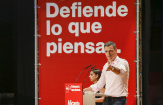 Politics Sánchez announces a 50% financed interrail...