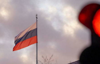 Berlin closes four Russian consulates, Moscow denounces...