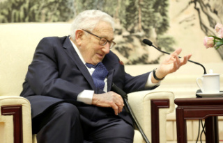 USA Kissinger celebrates 100 years enlarging a broken...
