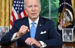Biden congratulates himself on having avoided a "catastrophic"...