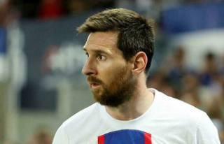 Lionel Messi whistled for his last at the Parc des...