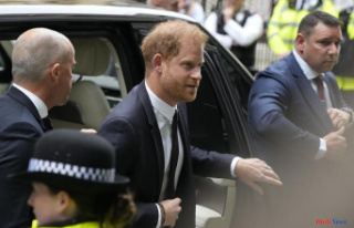 Prince Harry testifies in a London court, a first...