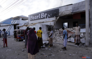 Somalia: Six civilians and three policemen killed...