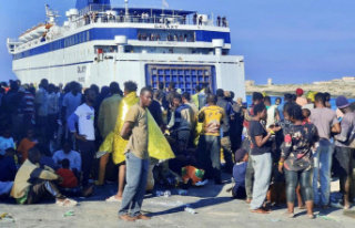 Migration More than 5,000 people arrive in Lampedusa...