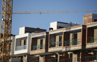 Economy Aging on the construction site: Workers over...