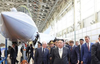 In Vladivostok, Kim Jong Un examines Russian weapons...