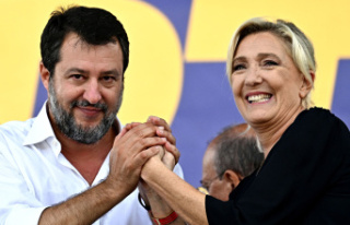 Europe Salvini and Le Pen stage their union in Italy...