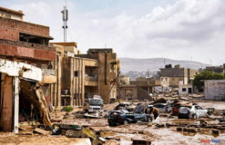 In Libya, the town of Derna devastated by a storm:...