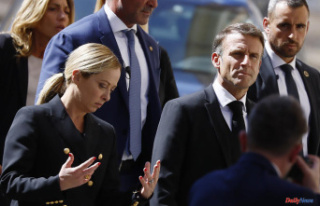 Emmanuel Macron spoke with Giorgia Meloni in Rome,...