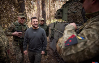 War in Ukraine Zelensky visits the front in eastern...