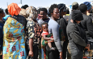 In Tunisia, authorities continue to chase migrants...