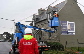 Storm Ciaran: 260,000 homes still without power