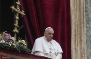 Pope Francis calls for peace in his 'urbi et...