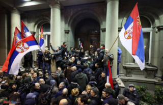 Serbia: Police in Belgrade attempt to contain opposition...