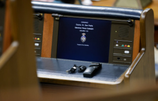 Politics Congress installs touch screens in the chamber...