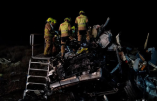 Aragón Two truck drivers die after a head-on collision...