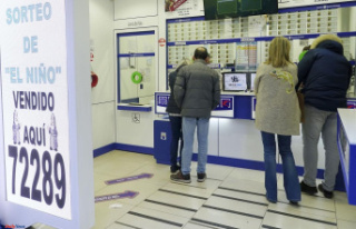 Lottery Two citizens give the police in Valladolid...